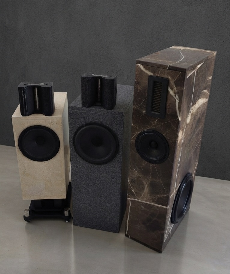 Wallcan floorstanding speaker showing its sealed-box acoustic suspension cabinet